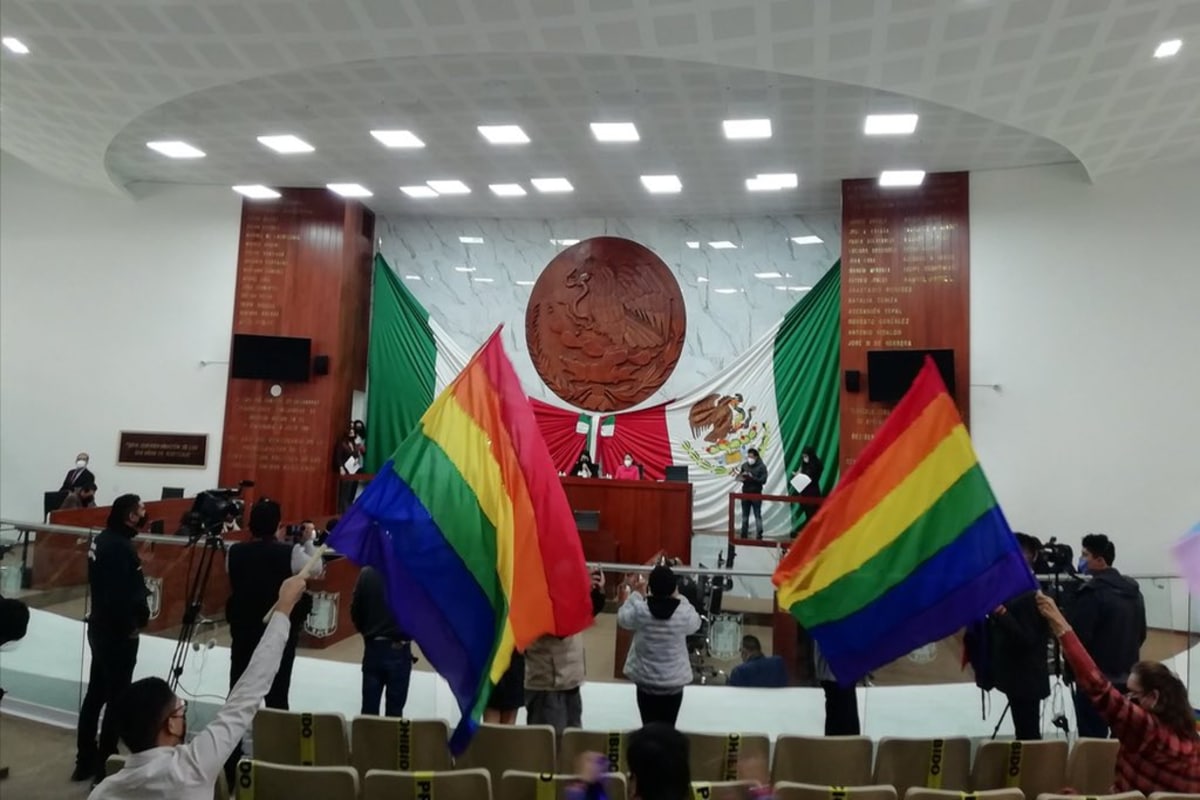 El Congreso del estado de Tlaxcala, aprobó con mayoría de votos la legalización del matrimonio igualitario, convirtiendo a la entidad en la número 22 en garantizar dicho derecho a la comunidad LGBTTTIQ