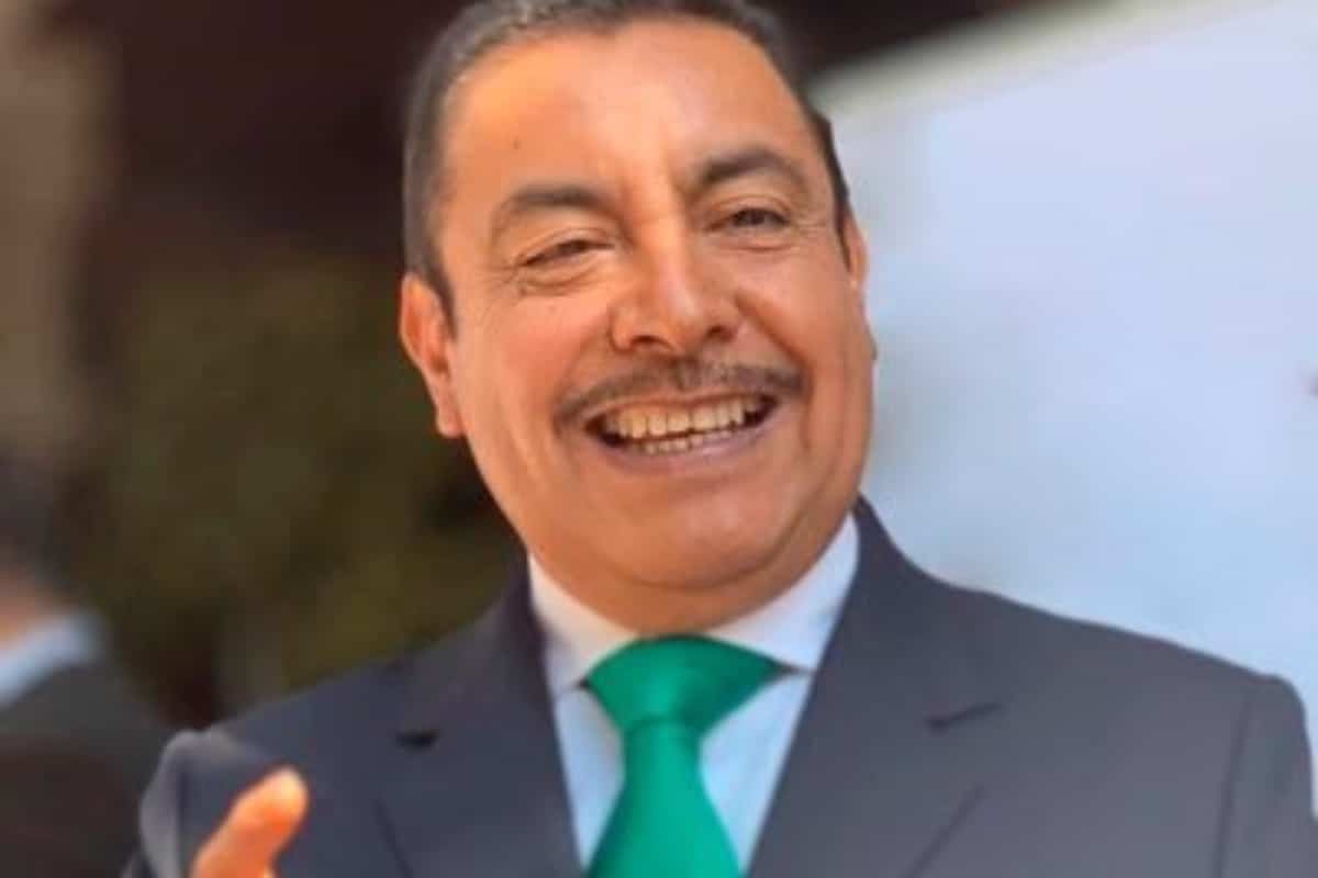 El gobernador de Tlaxcala, Marco Mena, fue quien dio a conocer la muerte del funcionario, asimismo externó sus condolencias a la esposa e hijos de Domínguez