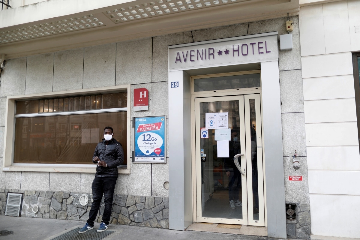 Para la organización benéfica, el hotel de París ofrece una base segura desde la que pueden intentar ayudar a reconstruir las vidas de los residentes