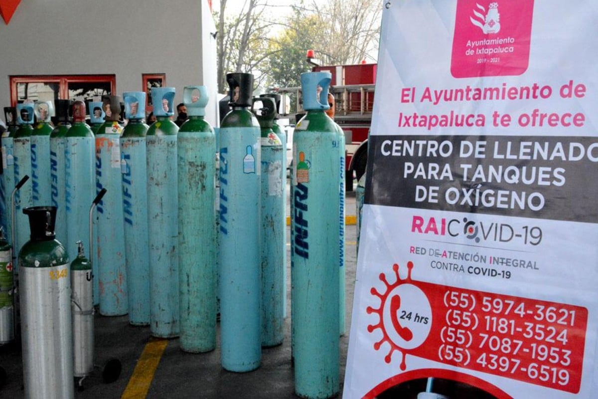 Por la dificultad para adquirir oxígeno en establecimientos particulares, autoridades de Ixtapaluca pusieron en marcha un centro de llenado gratuito
