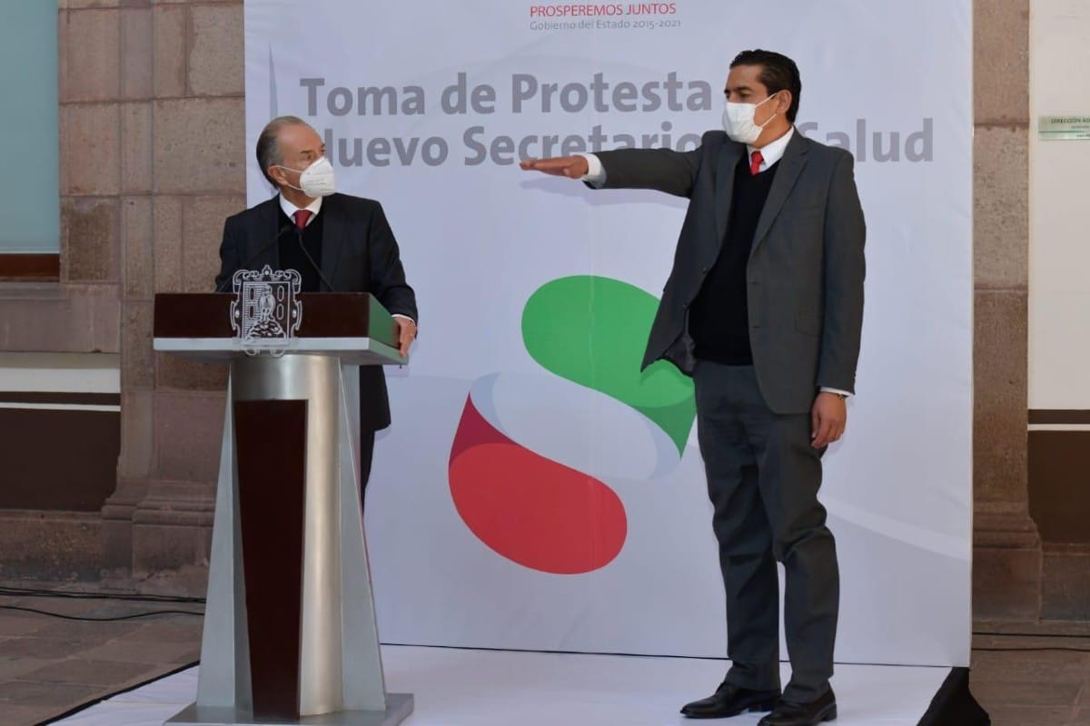 Ángel Lutzow Steiner toma protesta como secretario de Salud de SLP