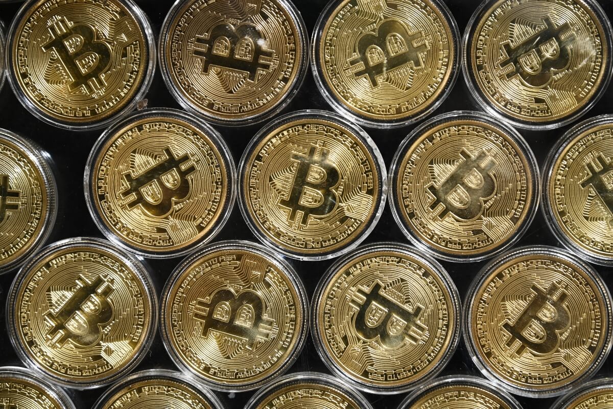 En lo que va de 2021, el bitcoin ha incrementado su valor en más del 70%, mientras que la segunda criptomoneda más usada, Ether, también aumentó su valor hasta 150% este año