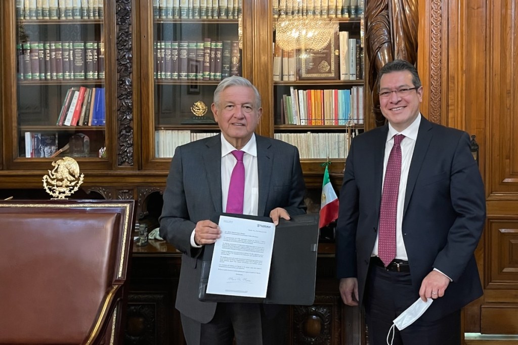 En una carta entregada por Marco Mena al Presidente, se indica: "me manifiesto que favor del acuerdo nacional por la democracia que usted propone en su carta del 23 de febrero