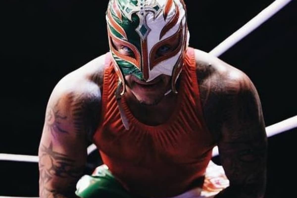 Rey Mysterio contrajo la enfermedad justamente en su cumpleaños número 46, por lo que tuvo que informar a la WWE que debido a su estado de salud no podría participar en compromisos programados con la compañía SmackDown