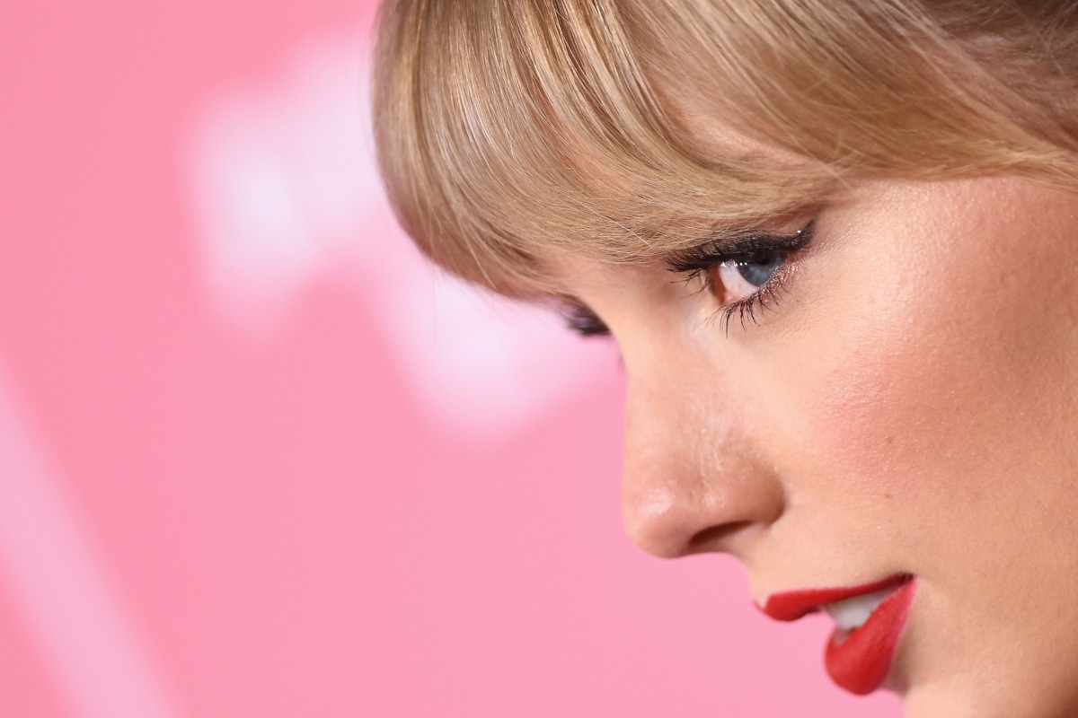 Además de los 20 temas incluidos originalmente en el álbum de 2008 "Fearless" -que incluye los éxitos "You Belong With Me" y "Fifteen"-, Swift contó que incluirá seis más "nunca antes publicados" en esta nueva versión del álbum