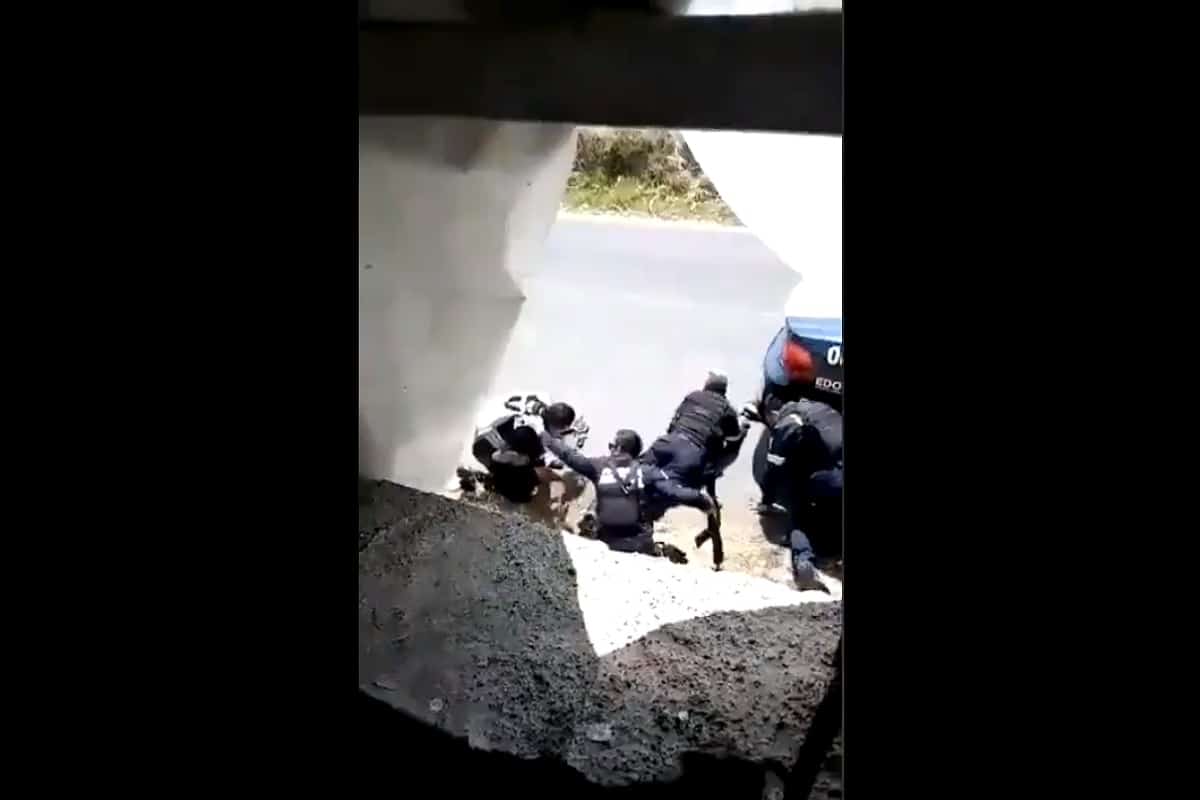 Momento del ataque a policías en Coatepec Harinas en el Estado de México