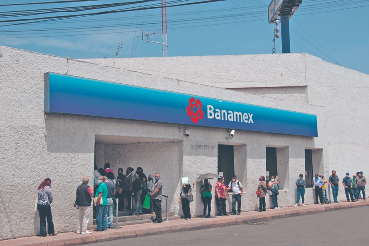 Foto: Cuartoscuro | Sólo los bancos que ofrecen sus servicios dentro de centros comerciales y supermercados abrirán al público en los horarios tradicionales