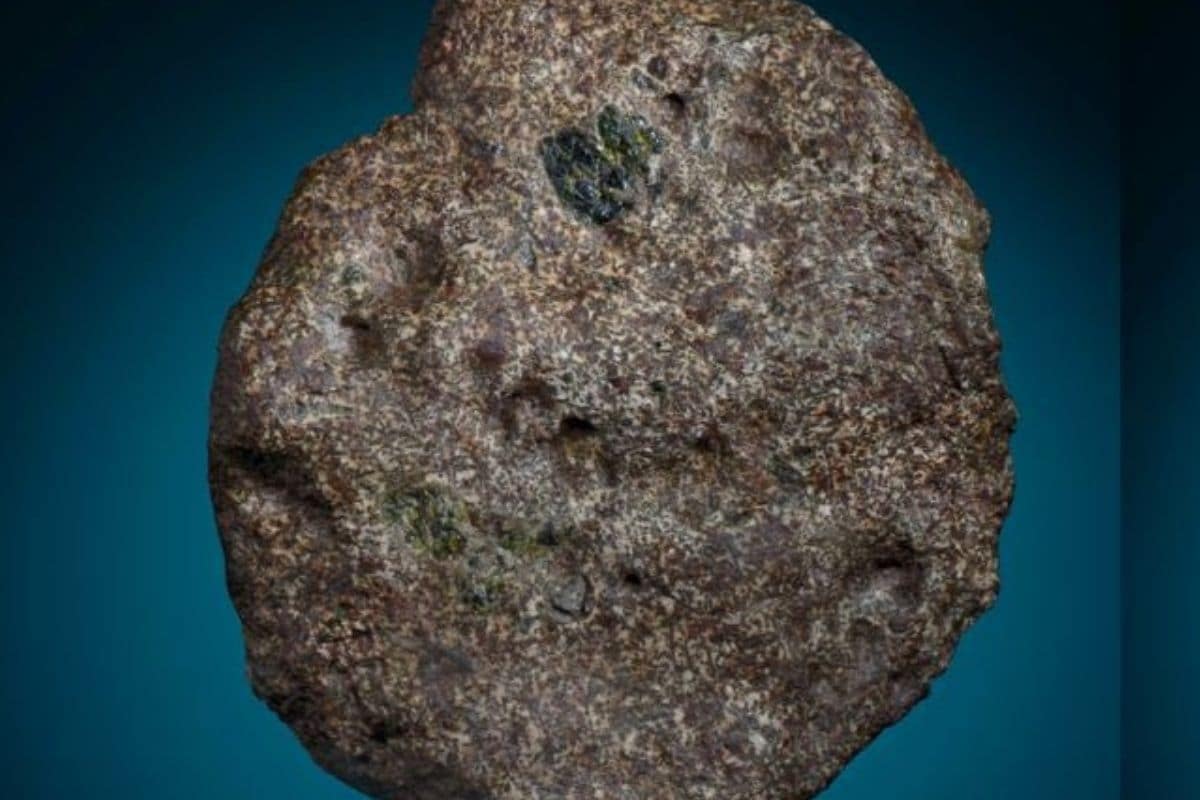 Científicos descubren meteorito formado hace 4 mil 500 millones años