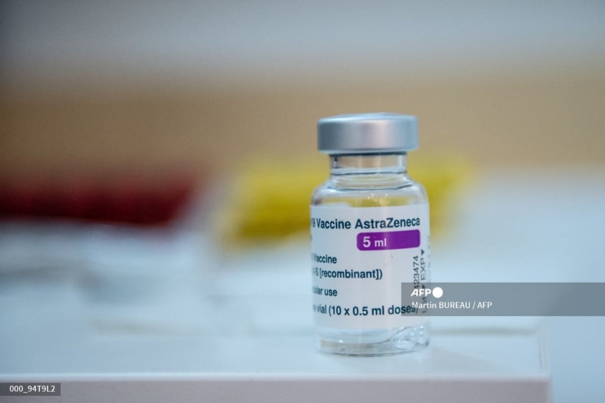 AstraZeneca, que desarrolló la vacuna junto a la universidad de Oxford, defendió la seguridad del producto