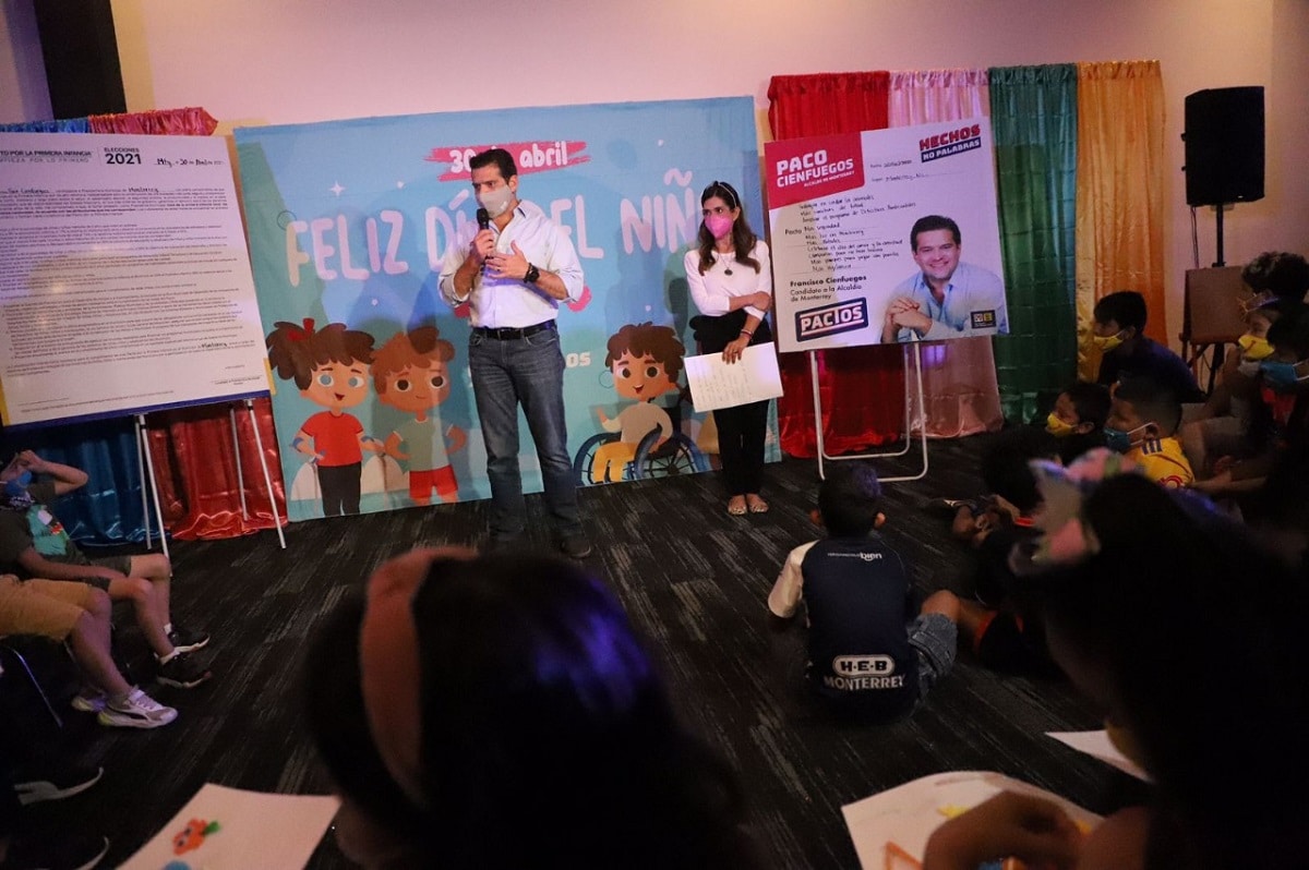 Paco Cienfuegos se compromete con niños de Monterrey
