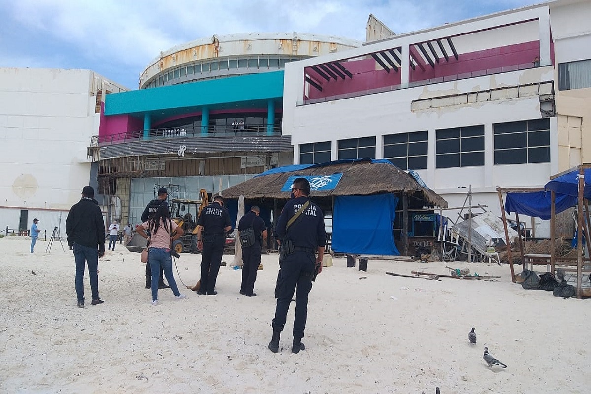 Retiran zona VIP de playa en Quintana Roo