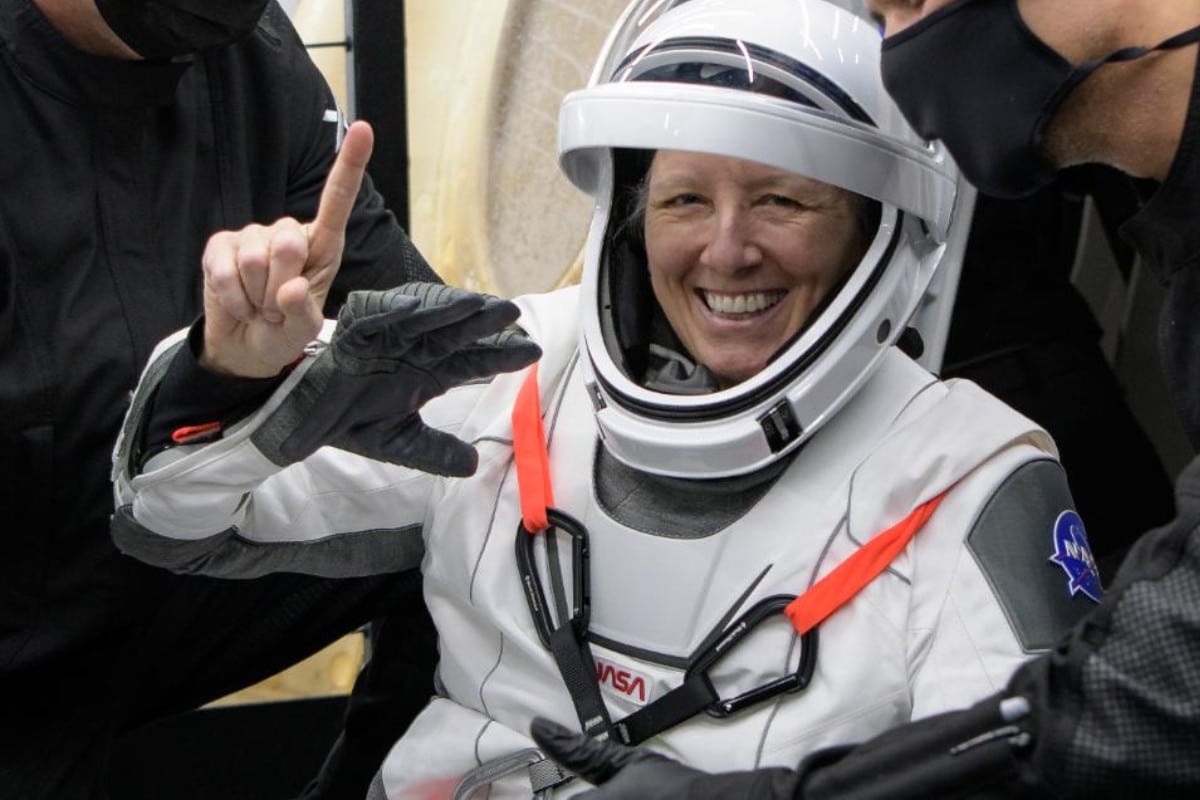 Los tripulantes de la nave de SpaceX son los primeros astronautas en viajar en el vehículo para una misión operativa.
