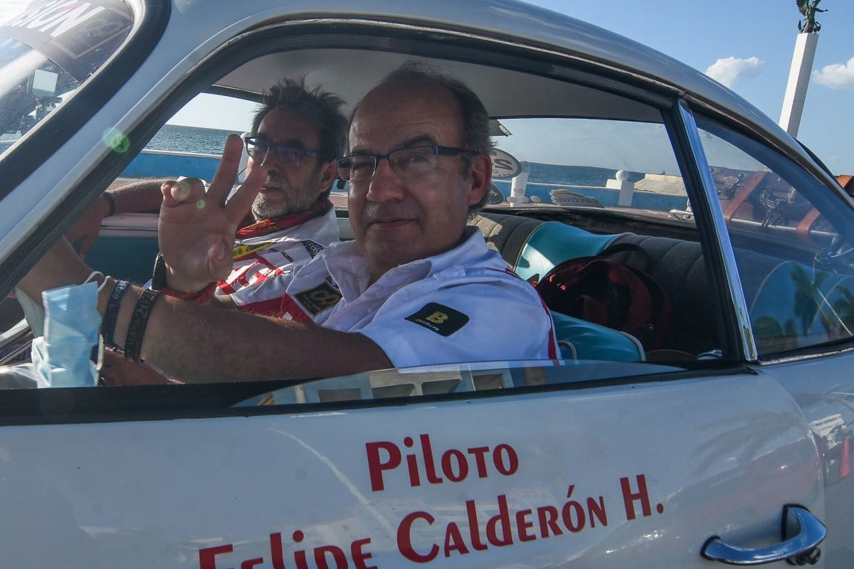AMLO acusó que Felipe Calderón prácticamente entregó la Marina a las agencias de inteligencia de EU.