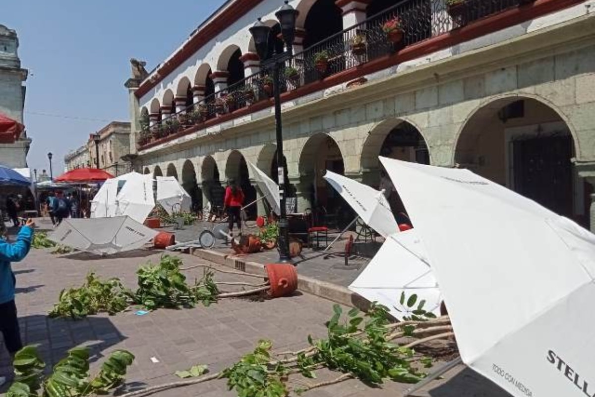 Normalistas causan destrozos en Oaxaca