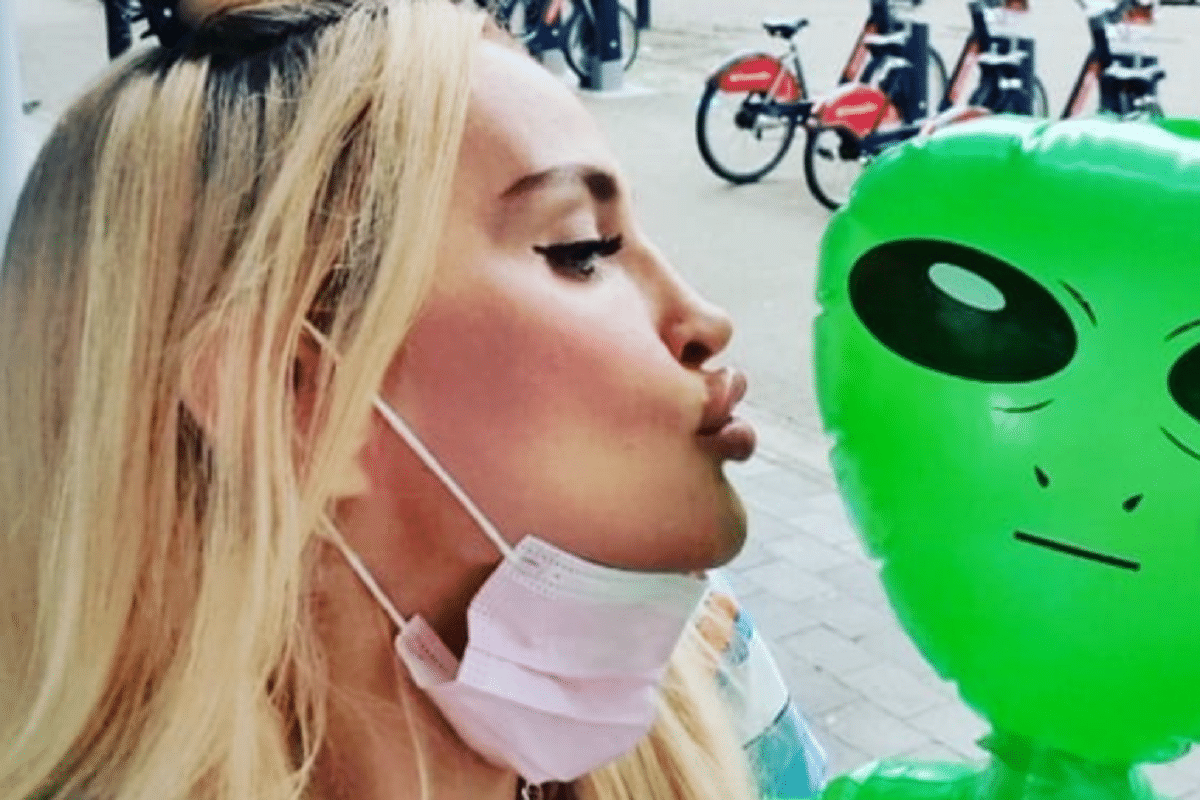'I have an extraterrestrial 'boyfriend' and he is better than the Earthmen', UK woman claims 5