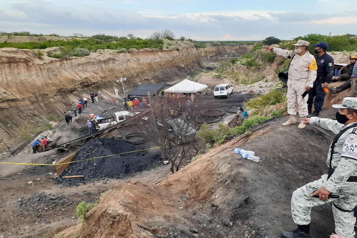 Siete mineros permanecen atrapados en Múzquiz