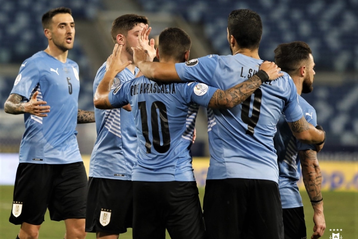 Uruguay pasa a cuartos de Copa América
