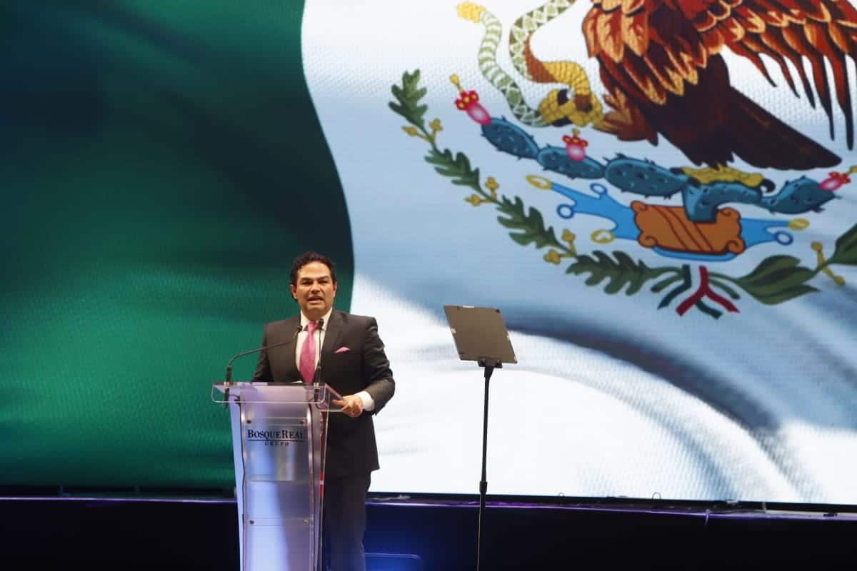 En el evento Back To Life, de Bosque Real, el panista expuso que el país necesita inversión y empleo, como un solo México