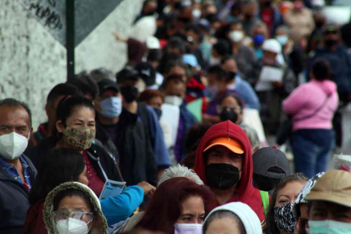 México reportó este jueves una pandemia activa en 26 mil 216 personas, cifra cercana a la que se tenía en el mes de abril de este mismo año.
