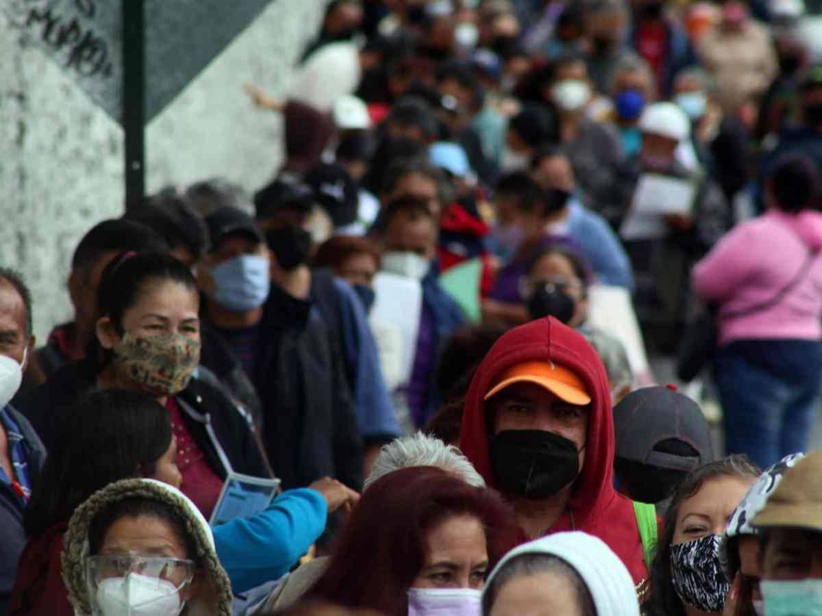 México reportó este jueves una pandemia activa en 26 mil 216 personas, cifra cercana a la que se tenía en el mes de abril de este mismo año.