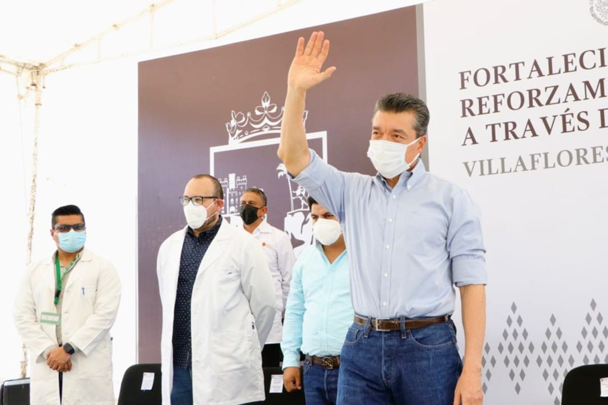 El gobernador de Chiapas reconoció el esfuerzo de los trabajadores de la salud.