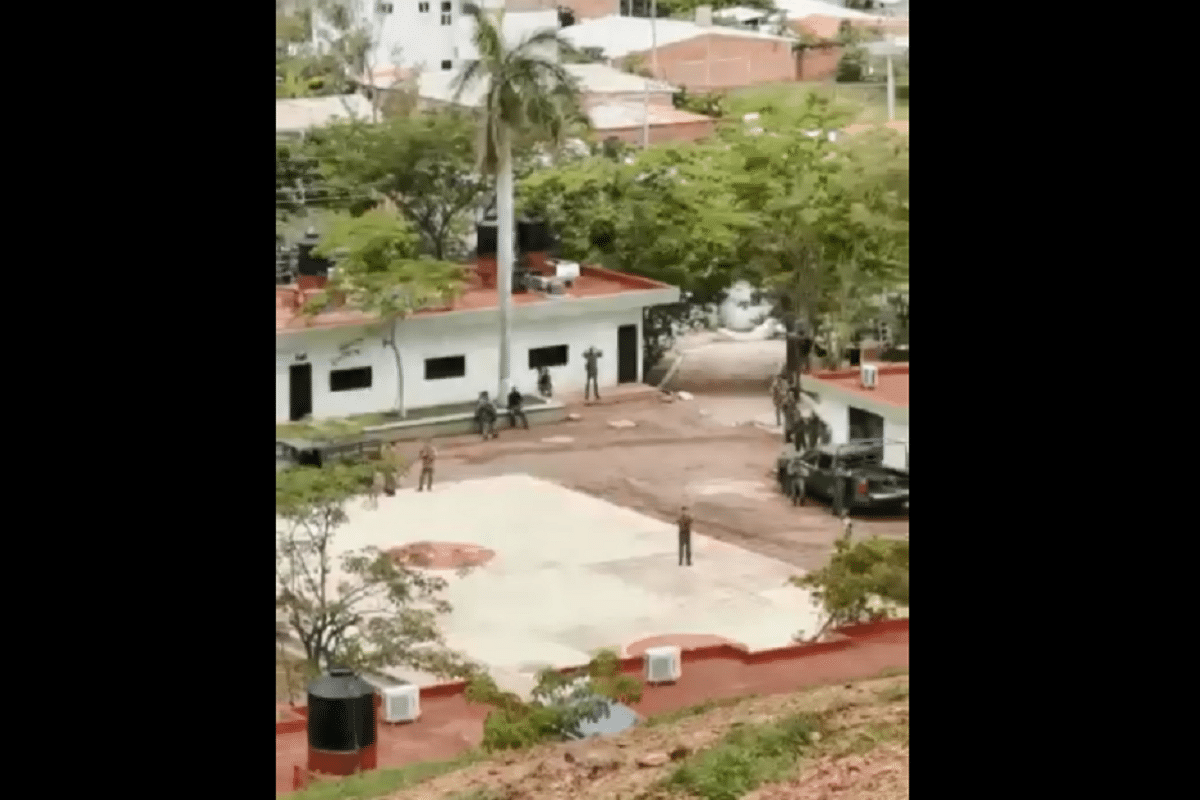 Destruyen helipuerto en Aguililla, Michoacán