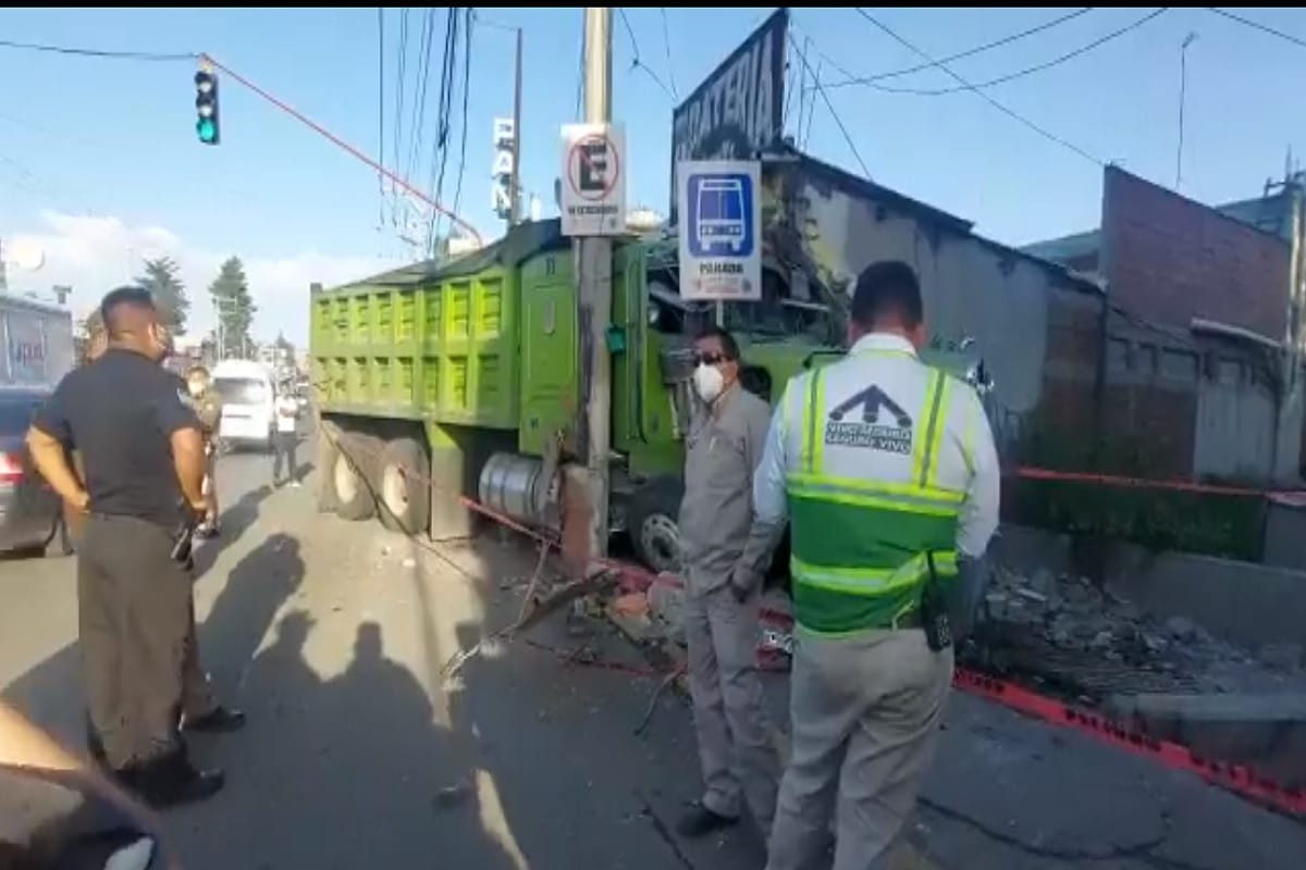Camión atropella a hombre en Ixtapaluca