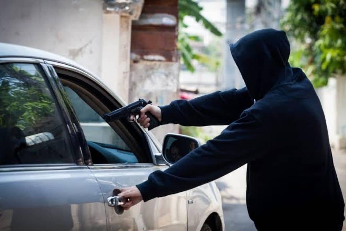 Según AMIS, durante el año pasado se registraron aproximadamente 68 mil robos de autos