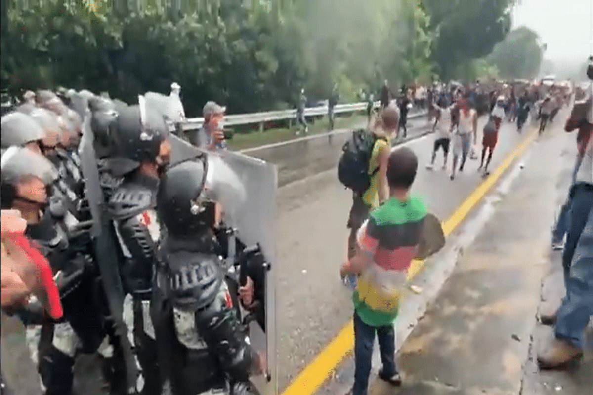 Este sábado, elementos de INM golpearon a migrantes en Chiapas.