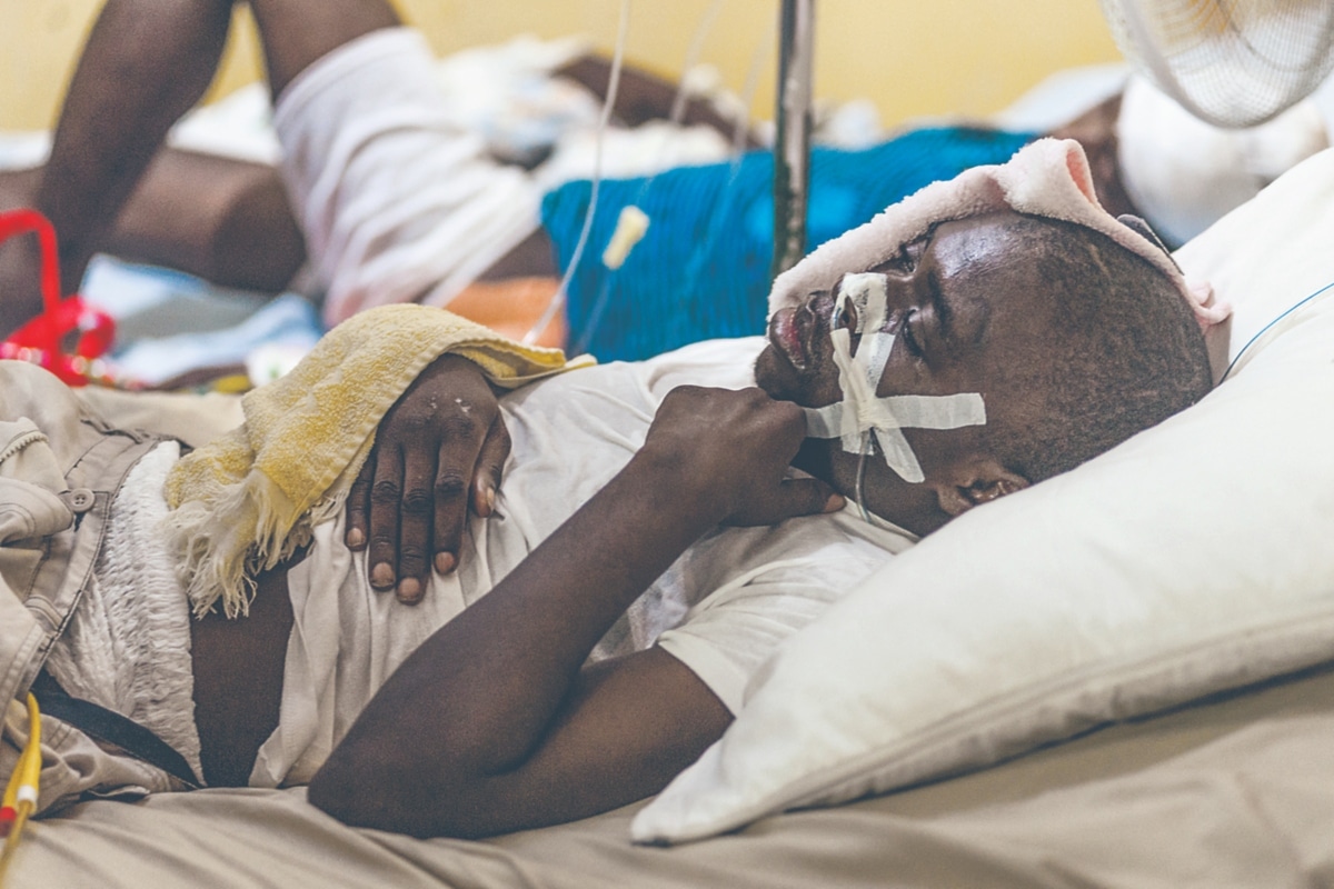 En Haití, con 11 millones de habitantes, los hospitales se vieron rebasados, pues debían atender a los enfermos por Coronavirus