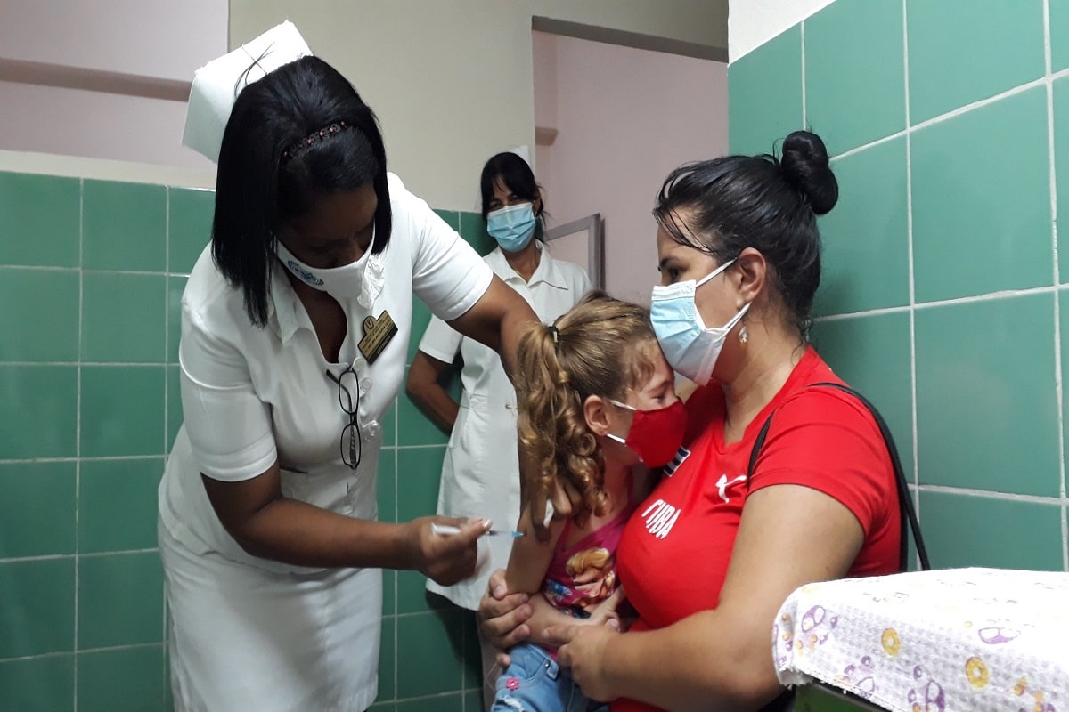 Aplican vacuna Soberana a niños en Cuba