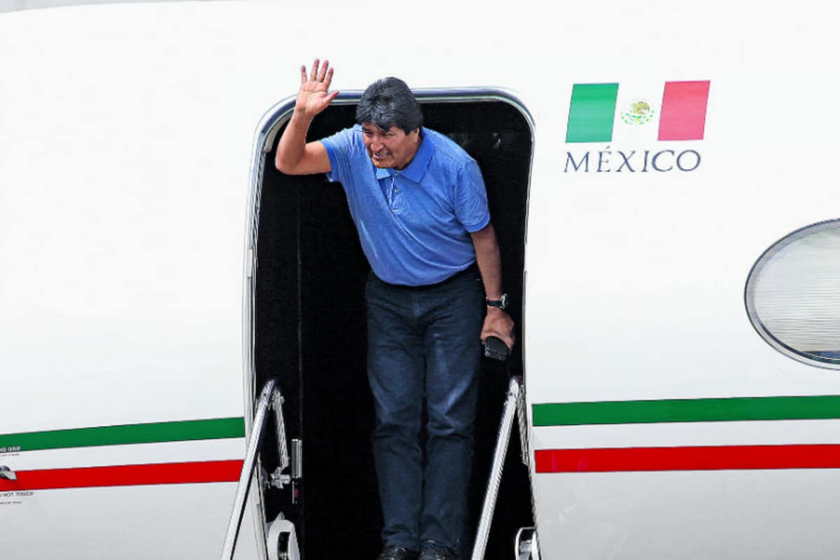 El expresidente de Bolivia, Evo Morales, habría sido blanco de un ataque durante su traslado a México en avión mexicano.