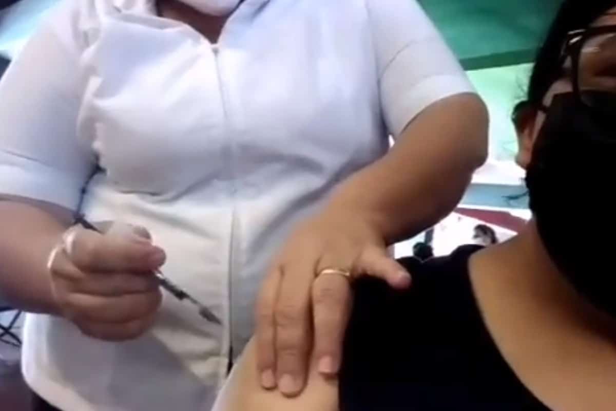 Suspendida enfermera que simulo poner vacuna