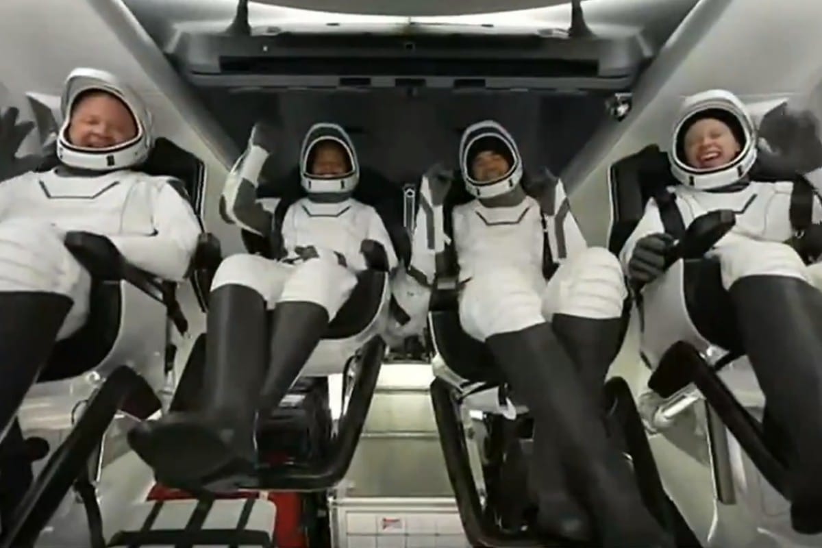 Tripulantes del primer viake comercial al espacio