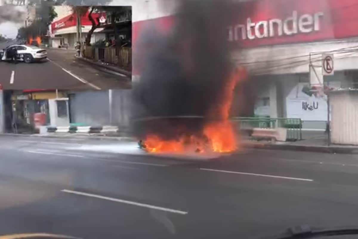 Auto en llamas en Tlalpan