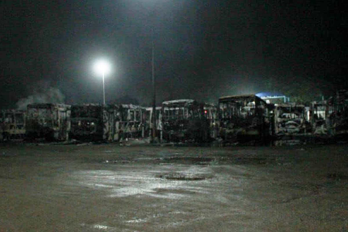 Se incendian 18 autobuses en Cd. Valles