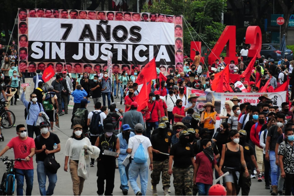 Foto: Daniel Augusto/Cuartoscuro | Madres y padres de los 43 normalistas desaparecidos de Ayotzinapa realizarán una marcha este 26 de octubre.