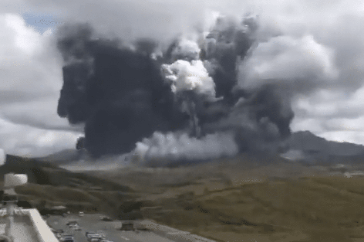VIDEO. Así fue el momento de la erupción del volcán Monte Aso en Japón