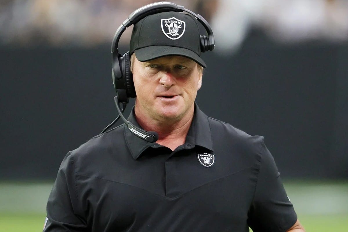 Escándalo en Raiders, Jon Gruden renuncia como entrenador
