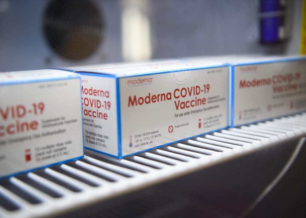 EMA aprueba dosis de refuerzo de la vacuna Moderna para mayores de 18