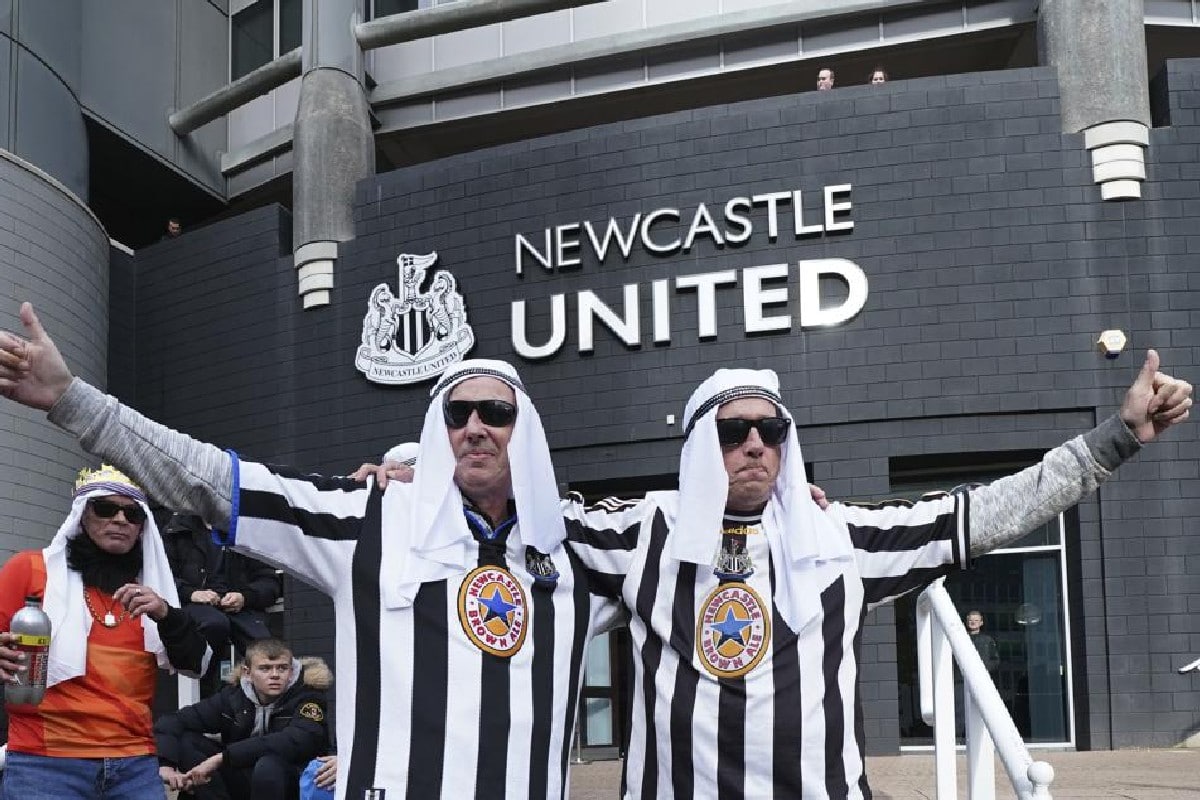 Por esta razón el Newcastle pide a aficionados no disfrazarse como árabes