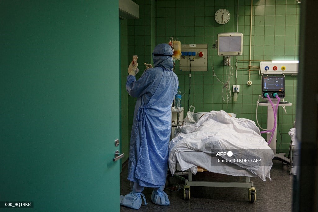 Foto: AFP | El número de muertes diarias en el mundo bajó de 8.000 a inicios de octubre por primera vez en cerca de un año