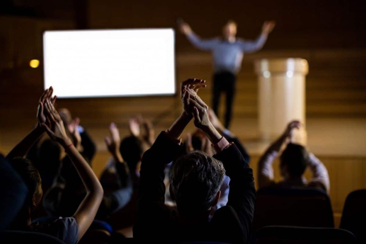 ¿Cómo seleccionar al conferencista ideal para tu evento? Aurum Speakers Bureau te da las claves