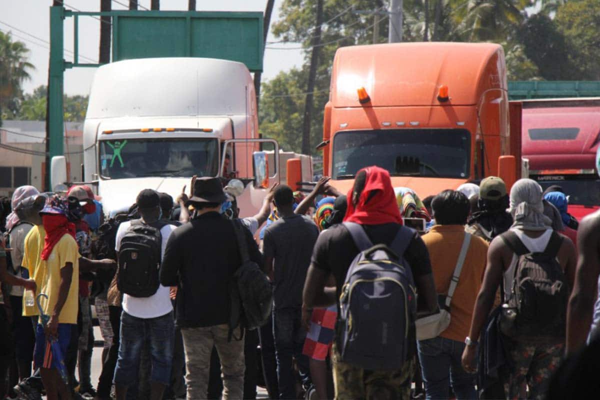 Suspende INM traslado de migrantes a otros estados; haitianos protestan 