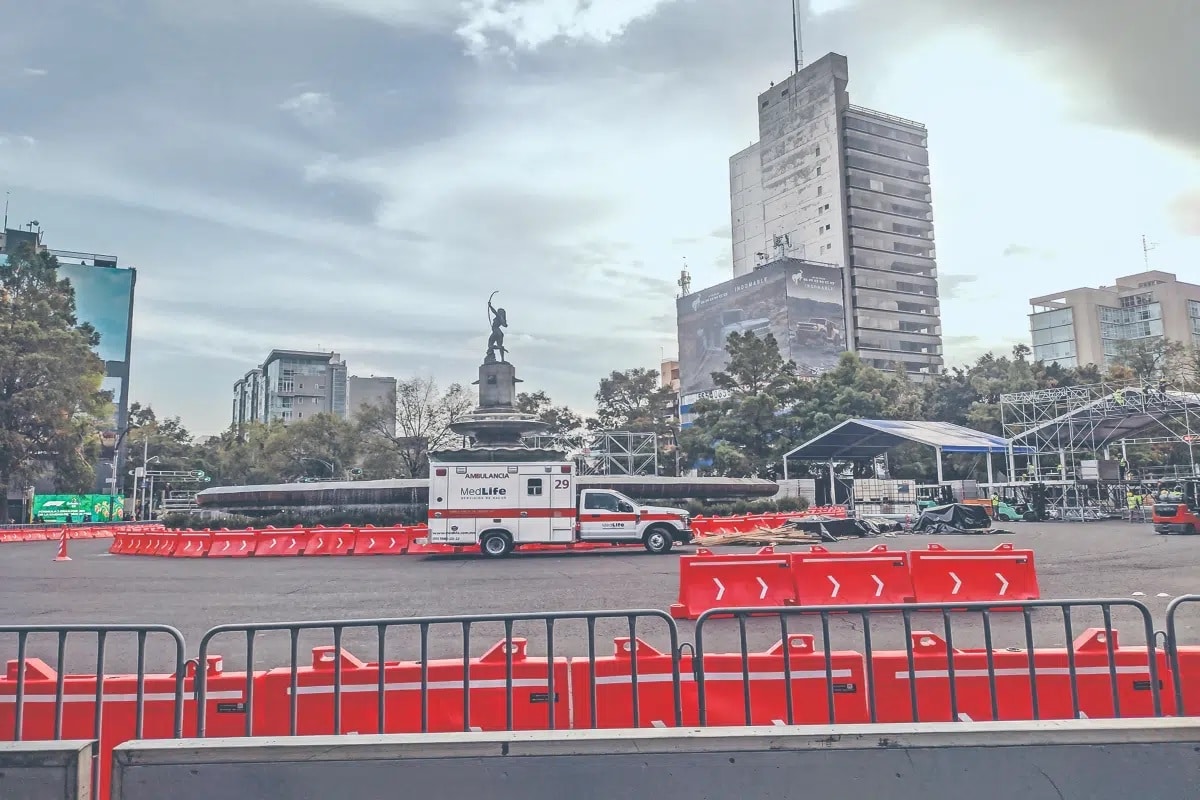 Foto: Jefté Arguello | La circulación en avenida Paseo de la Reforma permanecerá cerrada durante la exhibición del piloto Checo Pérez; consulta la agenda de marchas.