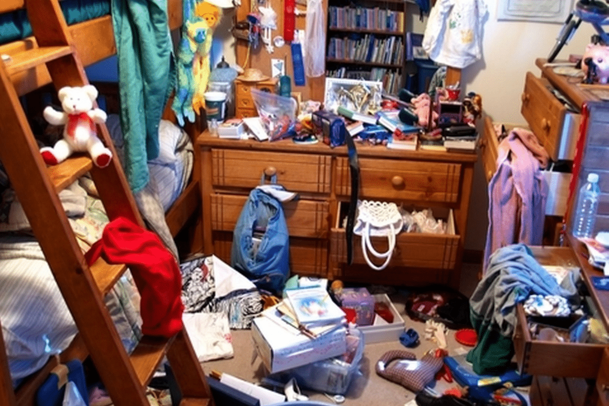 Gana niña de 8 años premio a “La habitación más desordenada"