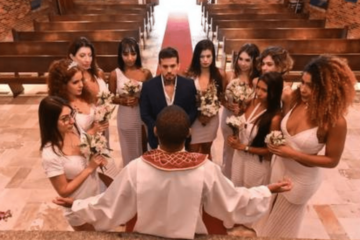 Hombre se viraliza tras compartir fotos de su boda ¡¡con 9 esposas!!