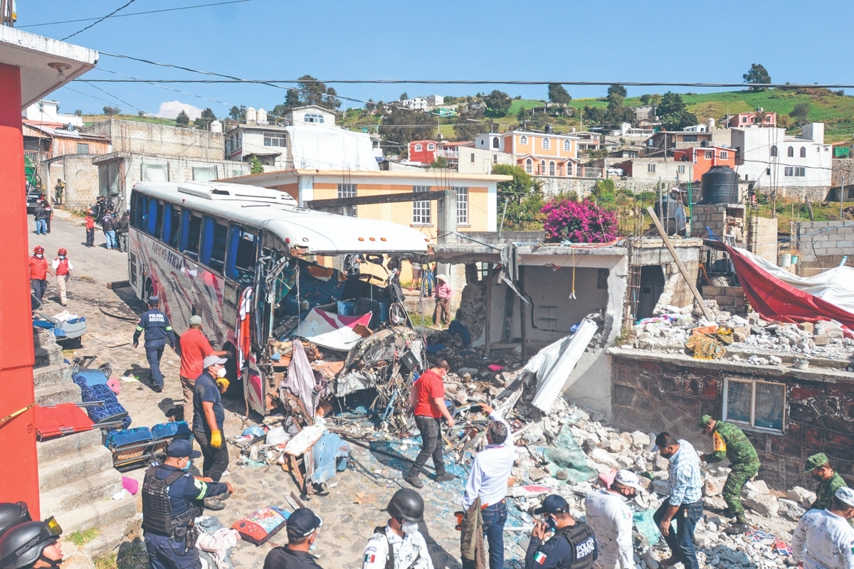 Tras accidente en Joquicingo siguen 17 hospitalizados. Noticias en tiempo real
