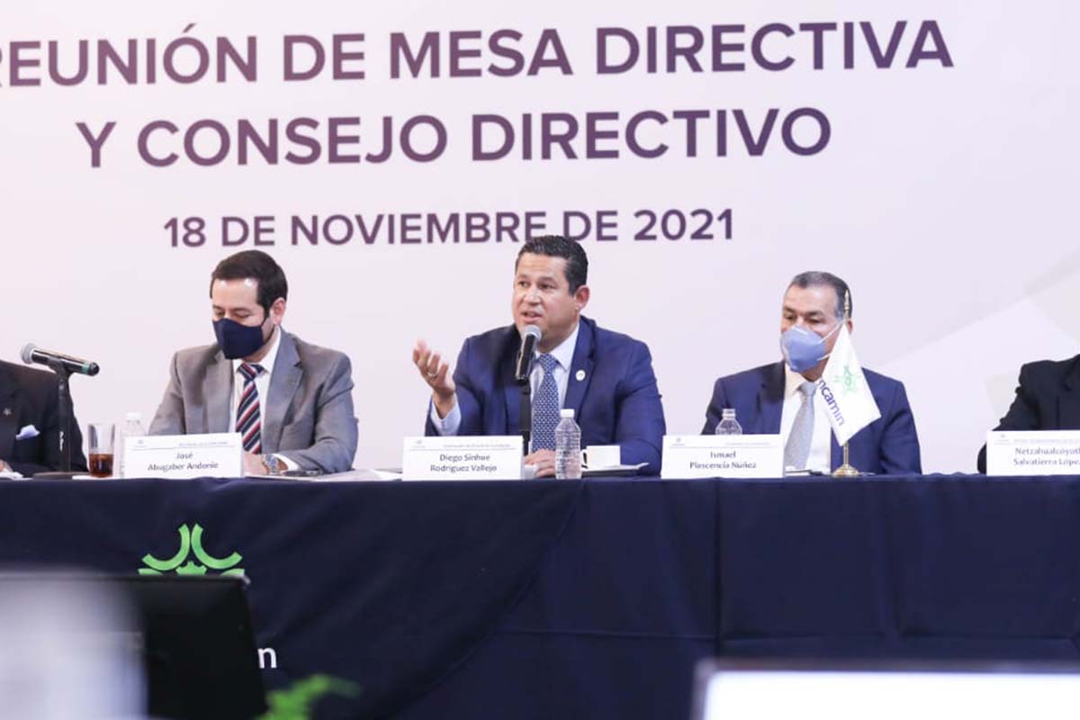 Se reúne gobernador de Guanajuato con el Consejo Directivo de Concamin