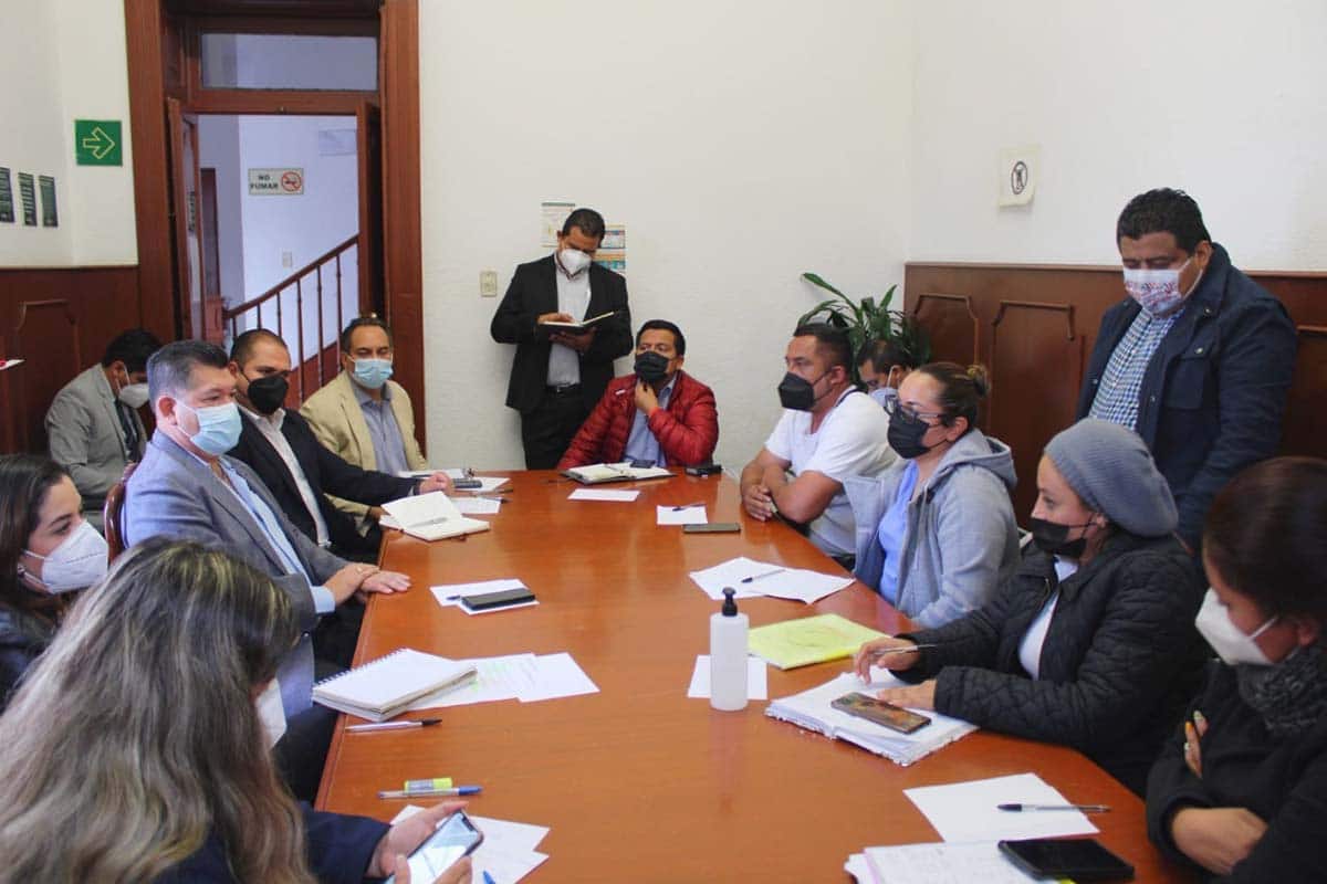 Insabi recibe a trabajadores de la Salud de Oaxaca; atienden demandas de reinstalación